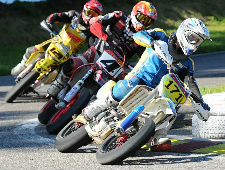 Autoklub-hradiste-v-acr-motorky