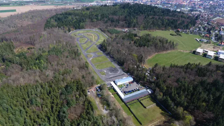 Autoklub-pisek-hradiste-fotka-arealu