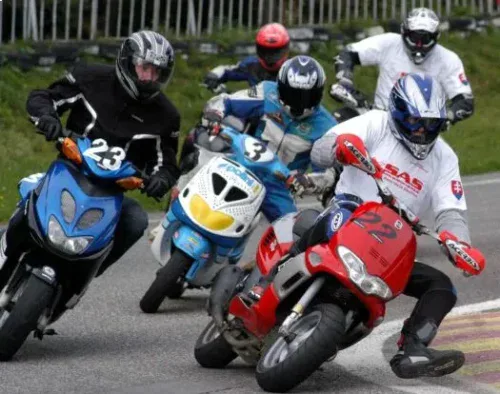 Autoklub-pisek-skutr2